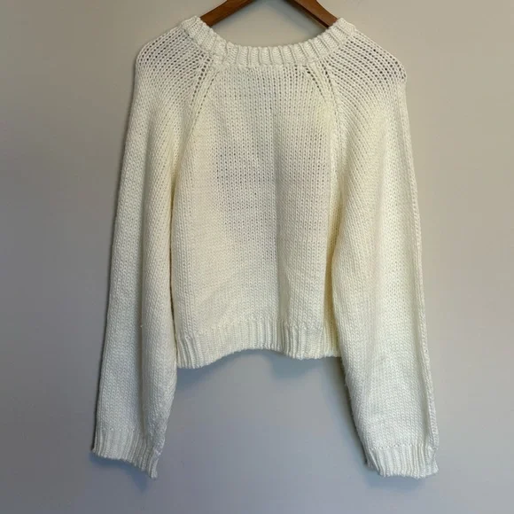 Le Lis White Knit Sweater with Red Heart – Women’s Size Large - Picture 3 of 9